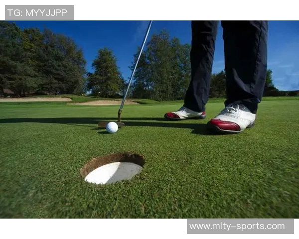 富保罗表达对小里球技的欣赏并请求其传授高尔夫技巧