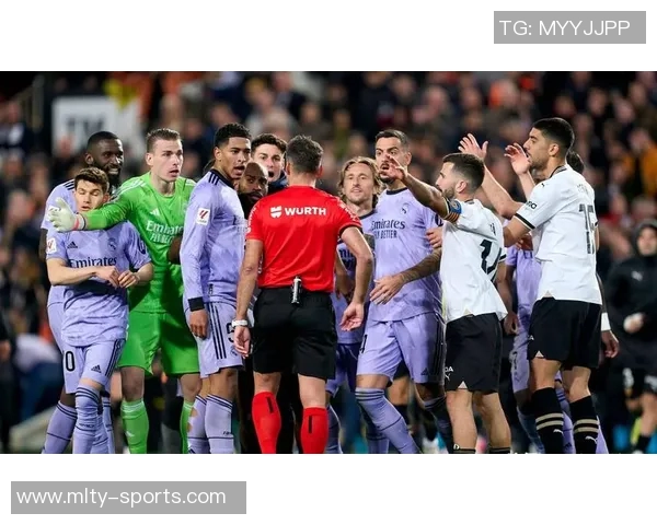 科贝尔失误致小贝林厄姆被断球后红牌离场引发争议